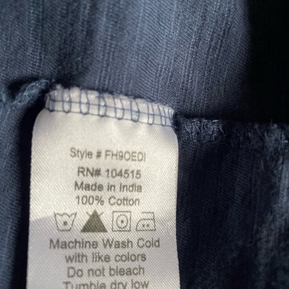 Free Planet cotton hoodie. Blue with printed pocket. Size small. - Picture 7 of 7